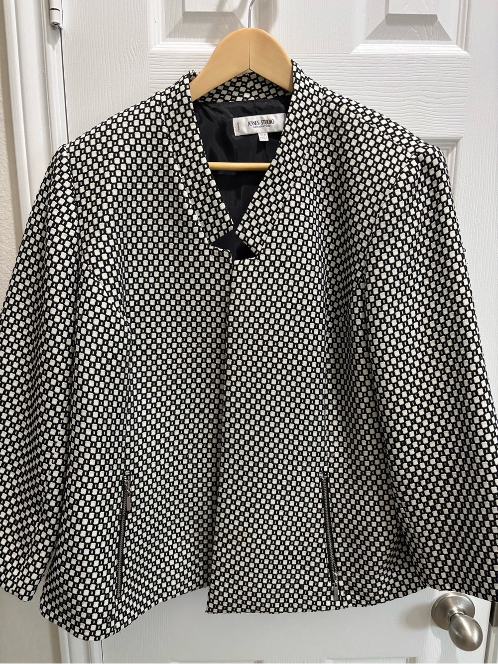 Jones Studio Black and White Patterned Blazer